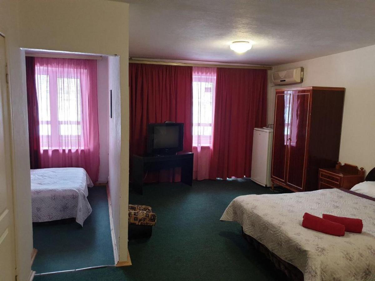 Mini Hotel Vesna Dnipro Ngoại thất bức ảnh
